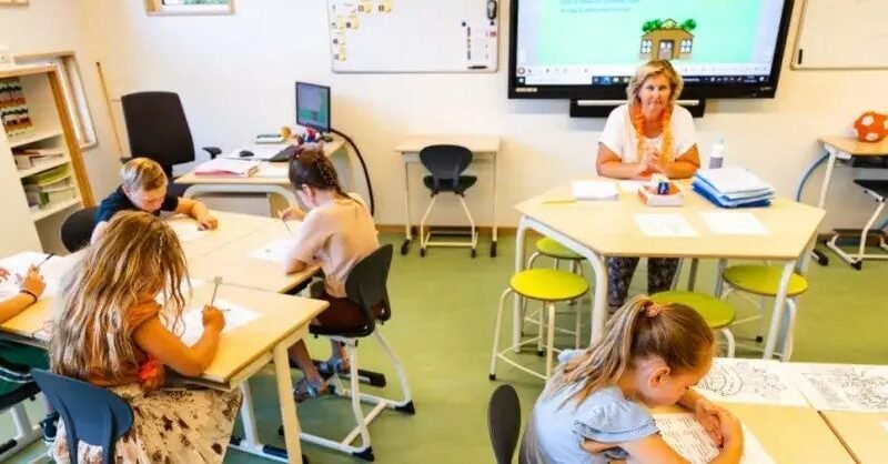 Hajnal Gabriella: 140 ezer köznevelésben dolgozó pedagógust érint a béremelés