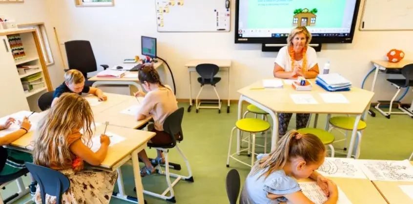 Hajnal Gabriella: 140 ezer köznevelésben dolgozó pedagógust érint a béremelés