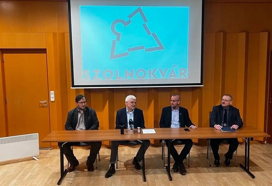 Vetélkedő a várról
