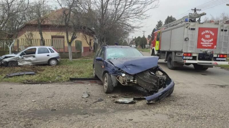 Két autó ütközött Tiszaföldváron