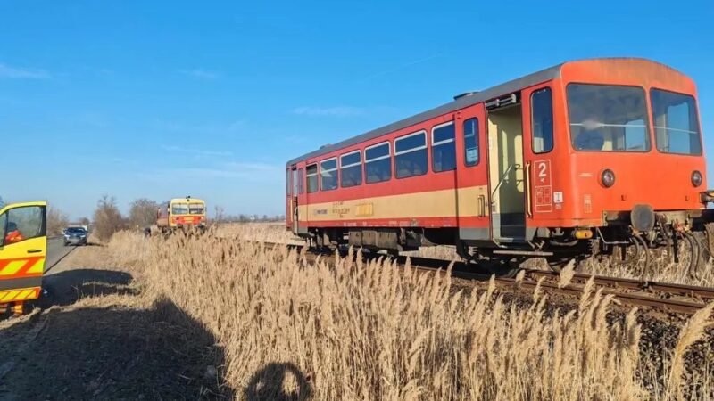Traktorral ütközött egy vonat Jászkisérnél