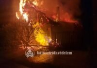Leégett egy nádtetős ház Tiszakürtön