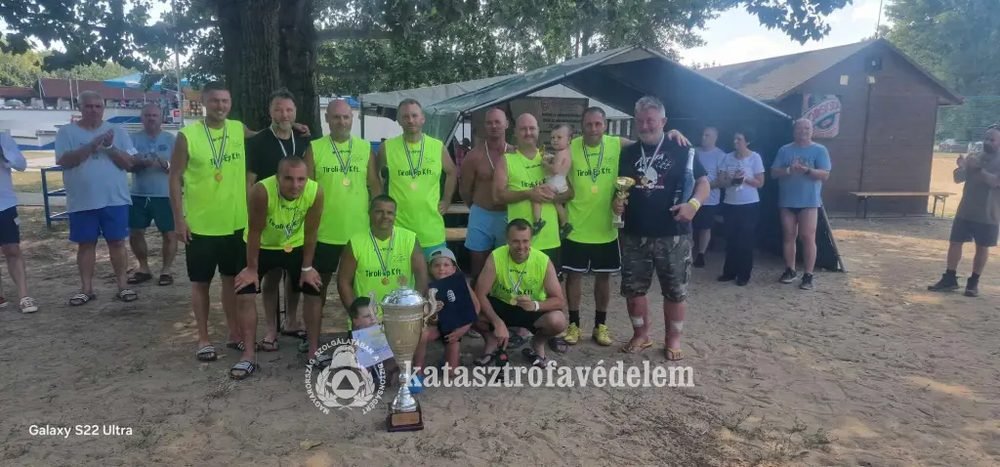 Jászberényi siker a tűzoltók strandfoci bajnokságán