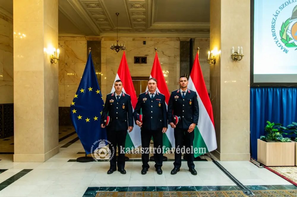 Kitüntették az Észak-Macedóniában helytálló kunszentmártoni tűzoltót