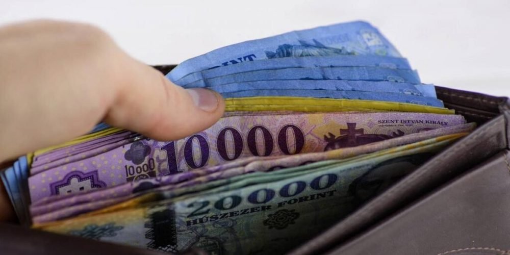 2025-ben 9 százalékkal, 2026-ban 13 százalékkal, 2027-ben 14 százalékkal emelkedik a minimálbér