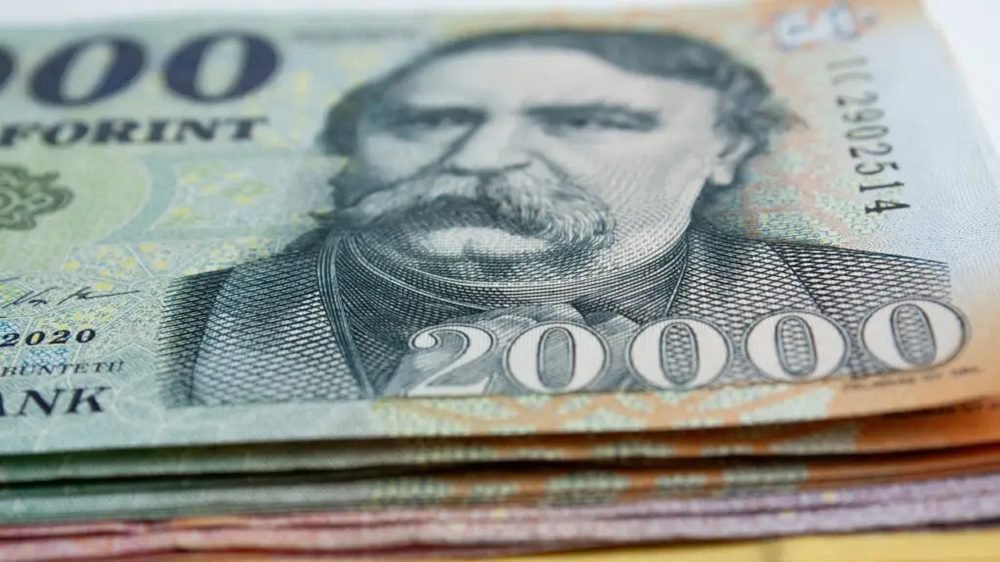 Hidvéghi Balázs: többéves, előre kiszámítható béremelési programot tervez a kormány