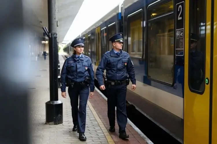 Fokozott ellenőrzést tart a vonatokon és a pályaudvarokon a rendőrség