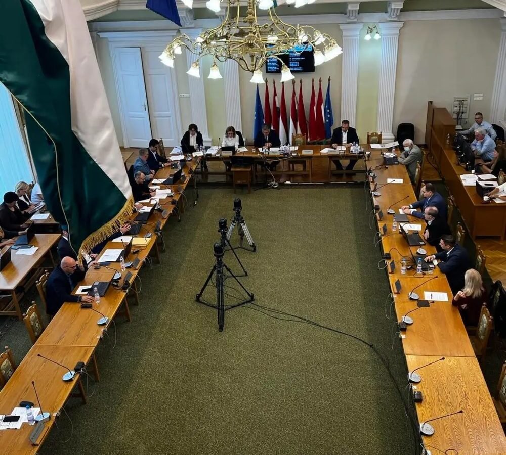 Ingyenes utazás diákoknak, bővülő parkolási lehetőségek