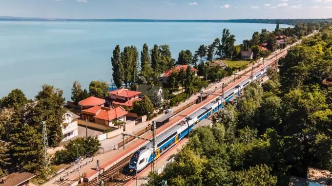 MÁV: Hétfőn indul az előszezoni menetrend, több vonat megy a Balatonhoz