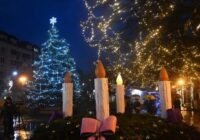 Fellobbant az első gyertya lángja Szolnok adventi koszorúján