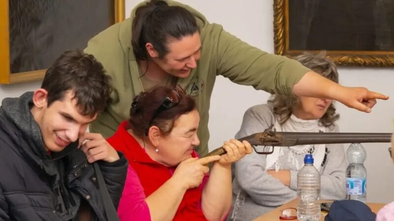 „Tapintható történelem” – Interaktív tárlatvezetés látássérülteknek