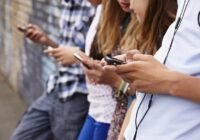 Hivatalosan is elindul idén a tudatos internethasználatra nevelő Digitális Tinik program