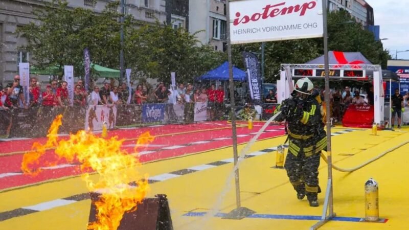 Tűzoltók a szolnoki Kossuth téren