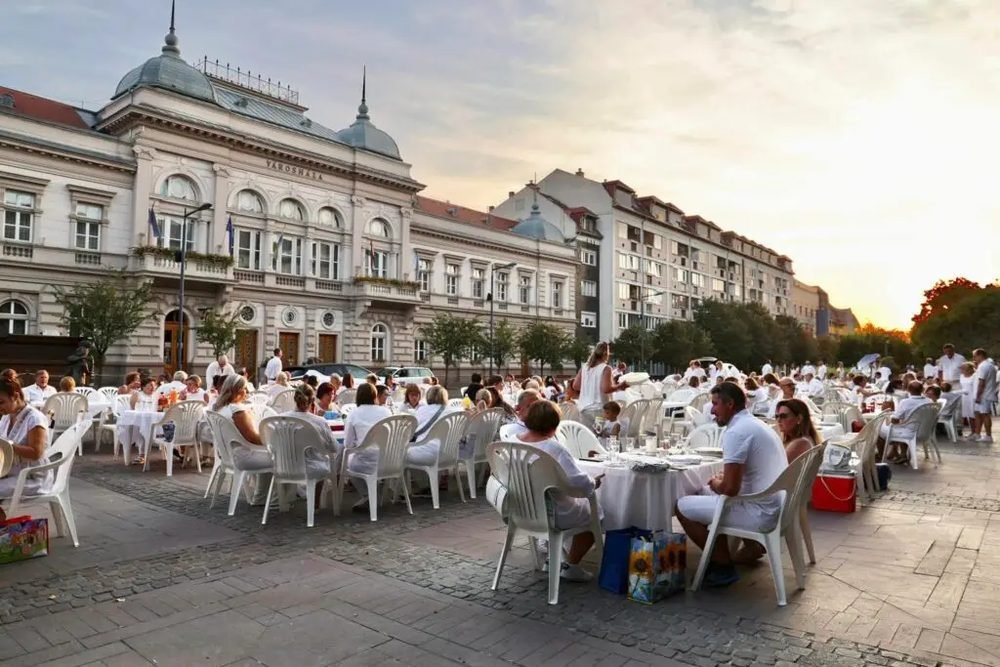 Ismét Vacsora Fehérben Szolnokon!