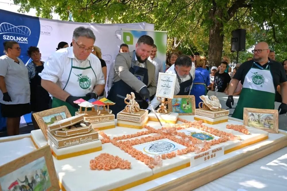 Felszelték Szolnok tortáját