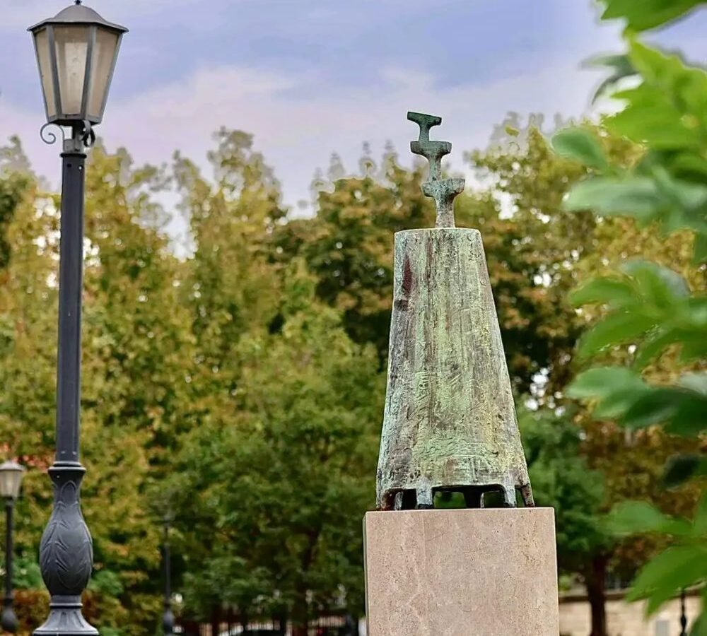 Kortárs szoborpark a Tisza-parton
