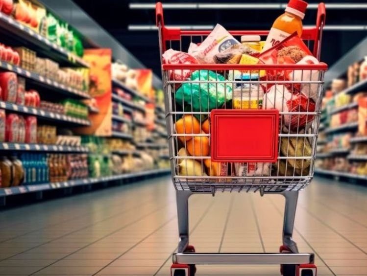 A nagy élelmiszerláncok többsége nyitva tartja üzleteit december 24-én délig