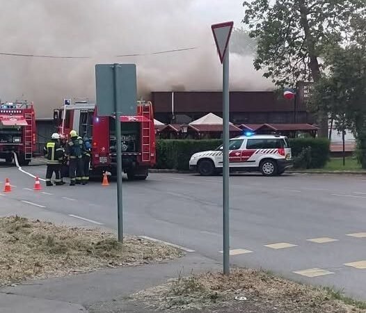 Tűz ütött ki az Evezős Csárdánál