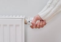 EM: ingyenpénz a távhős lakásokban élőknek, nyártól igényelhető a rezsicsökkentő állami támogatás