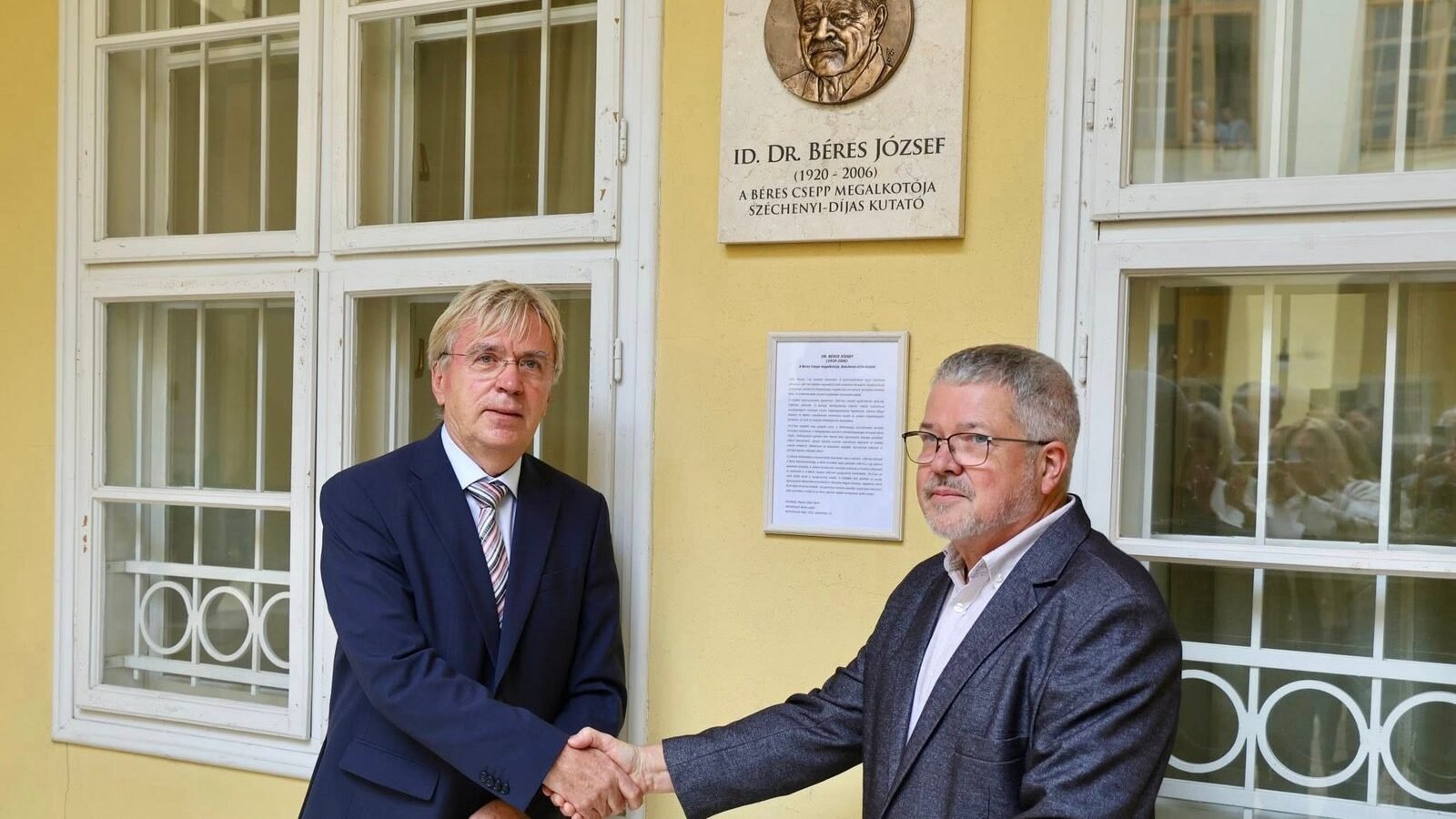 Béres József emléktáblájával gazdagodott a Szolnoki Pantheon