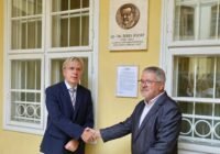 Béres József emléktáblájával gazdagodott a Szolnoki Pantheon