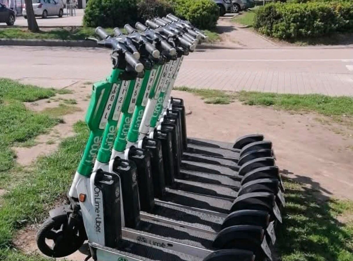 Ketyeg a számláló, súlyos ára lehet a rollerezésnek!