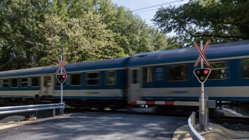 MÁV: idén már tizenöt emberéletet követelt a figyelmetlenség és a szabályok megszegése