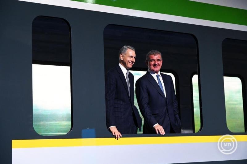 Lázár János: a Stadler nem csak gyarapodni, gyarapítani is akar