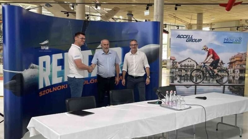 Nyeregbe pattanhatnak a RepTár látogatói