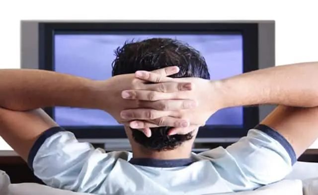Így alakultak át a tévénézési szokások az elmúlt huszonöt évben