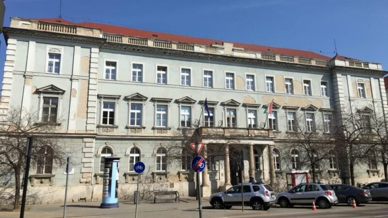 Kiköltöztetik a rabokat a szolnoki börtönből
