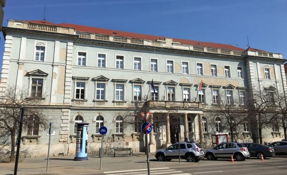 Kiköltöztetik a rabokat a szolnoki börtönből