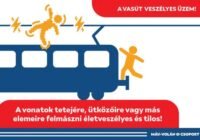A MÁV ismét arra figyelmeztet, hogy életveszélyes és tilos felmászni a vonatok tetejére