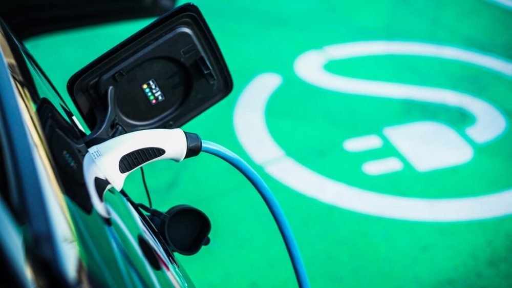 EM: hetvenezer fölé nőtt tavaly a tisztán elektromos flotta Magyarországon