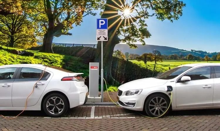 EM: februárban indul a vállalatok elektromosjármű-beszerzéseit támogató pályázat