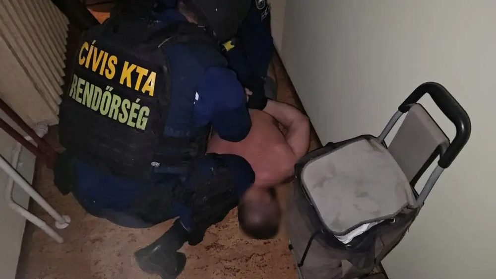 Egy lovásznál és egy szeretőnél rejtegették a drogot