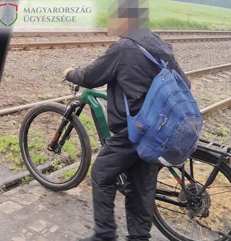 Másfél milliós kerékpárt tolt el a pékség elől a hajléktalan férfi