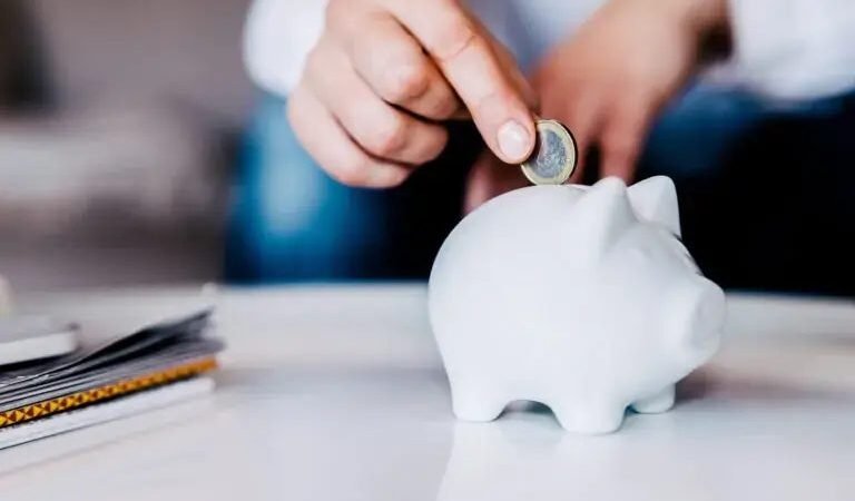 K&H: a fiatalok több mint ötöde képtelen félretenni