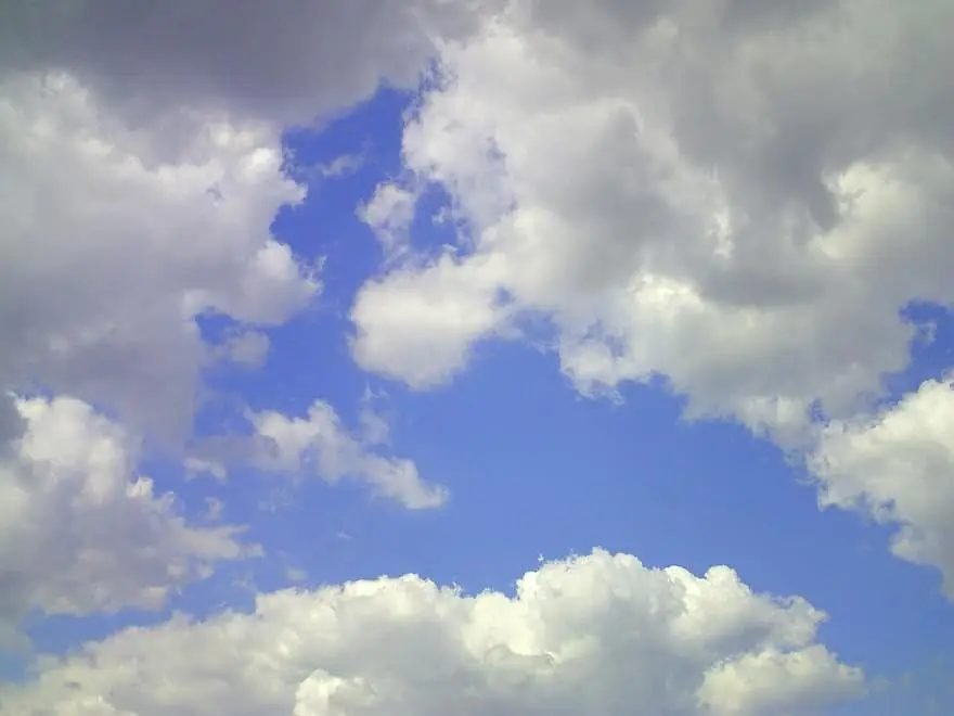 Változóan felhős idő várható, lehűléssel a héten