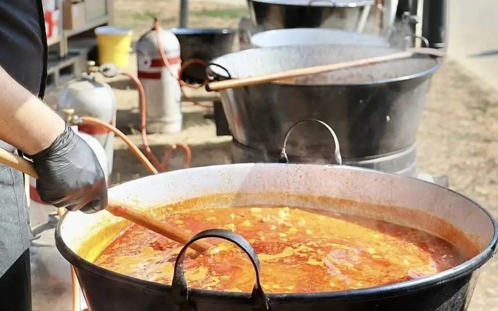 Messzire szállt a gulyásillat