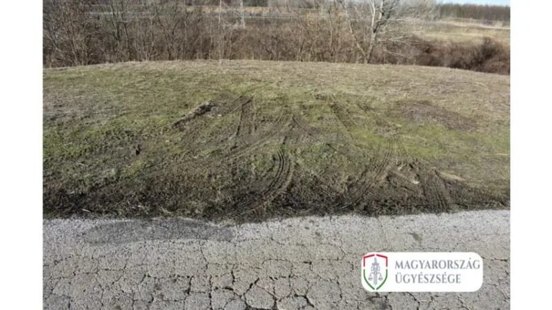 Vádemelés a két tiszasülyi férfivel szemben, akik a gáton majdnem halálra verték befogadott lakótársukat