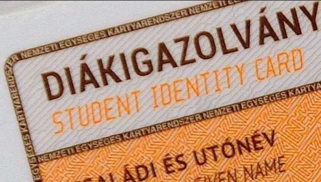 NAV: a diákigazolvány lejártát követően egészségügyi szolgáltatási járulékot kell fizetni
