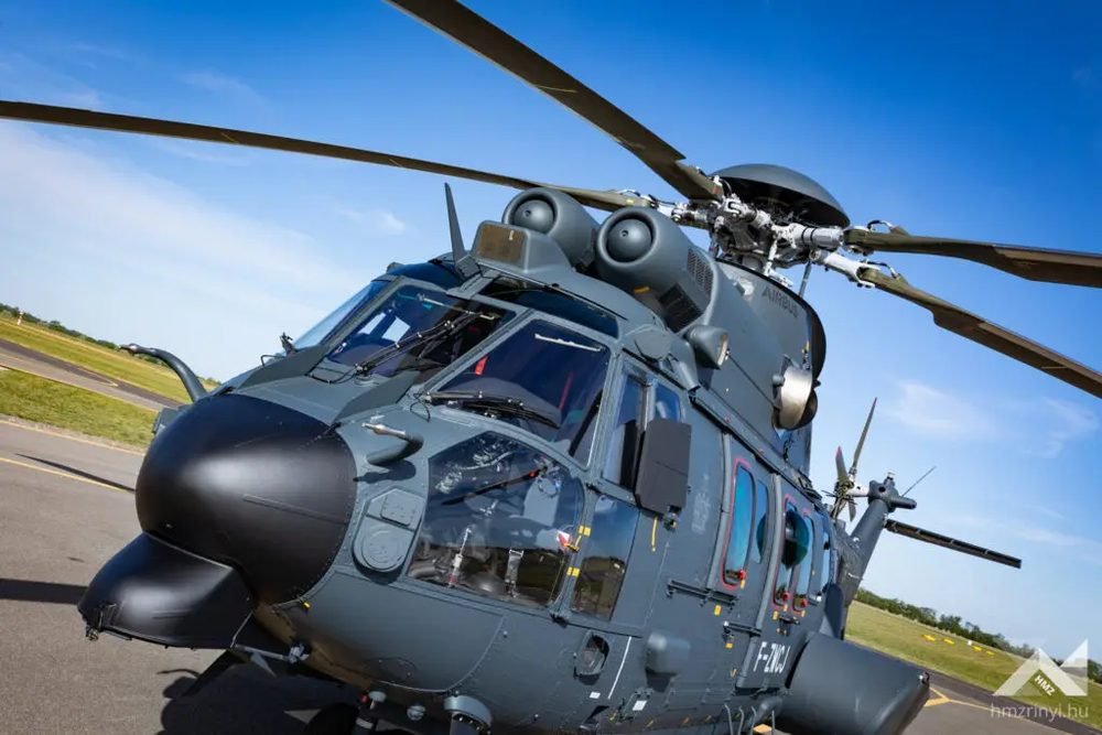 Újabb helikopterek landoltak