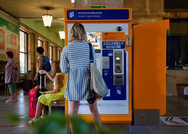 Felgyorsították a telepítést: 110 tervezett, új helyszínből 79 ponton már működik a jegykiadó automata