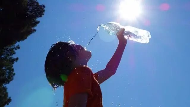 A figyelmeztetési kritériumot meghaladó UV-B sugárzás várható vasárnap