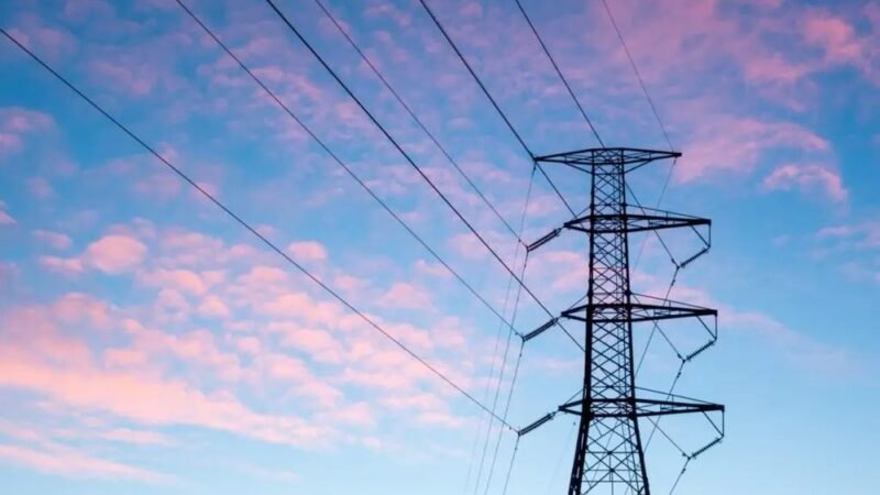 MEKH: jelentősen csökkennek a nem lakossági fogyasztók villamos energia rendszerhasználati díjai