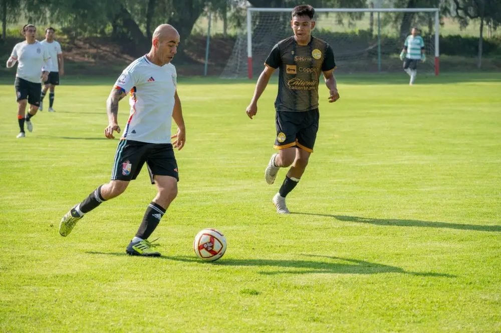 Futballcipők: A tökéletes választás műfüves pályára