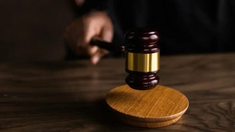 Kirabolta az elhagyatott ingatlanban éjszakázó sértettet