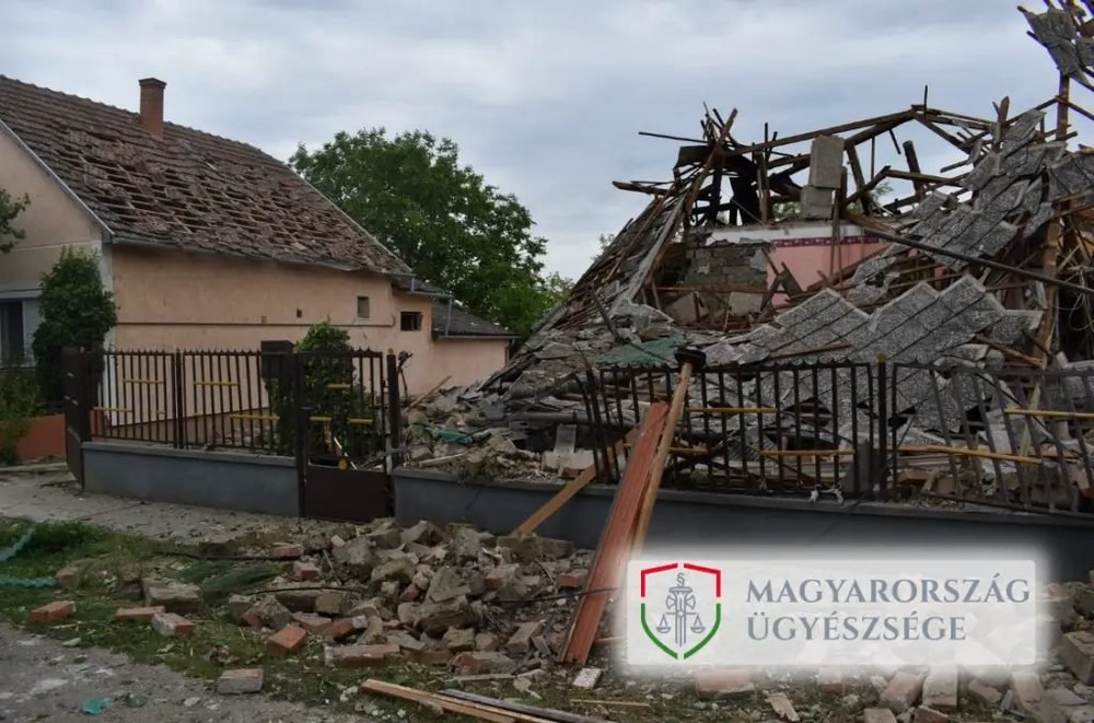 Végezni akart magával és kiskorú gyermekével a saját házát felrobbantó nő