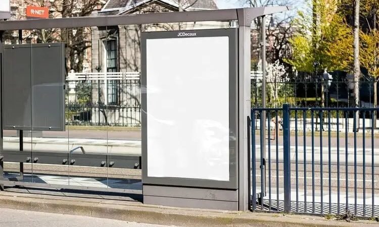 Új buszmegálló, gyalogátkelő és civil ház is létesül Tiszaszőlősön
